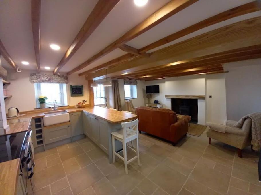 Cosy 2 Bed Cottage Between Snowdonia And The Sea Llandegai Exterior foto